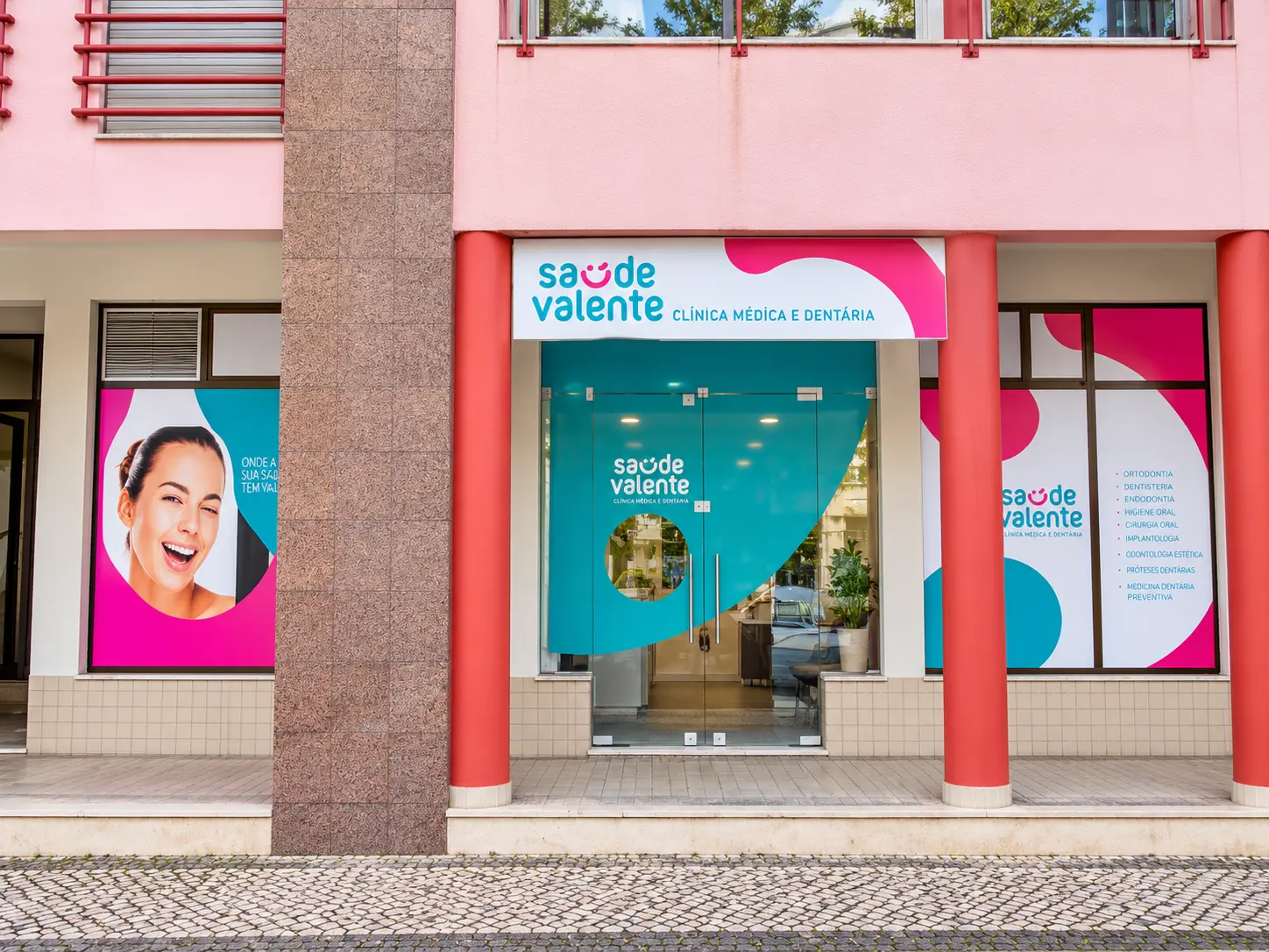 Fachada da Clínica Saúde Valente em Alcanena